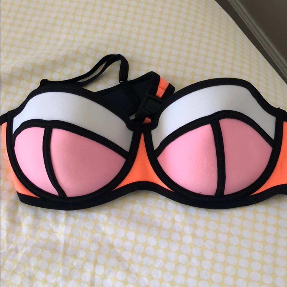Triangl swimsuit top